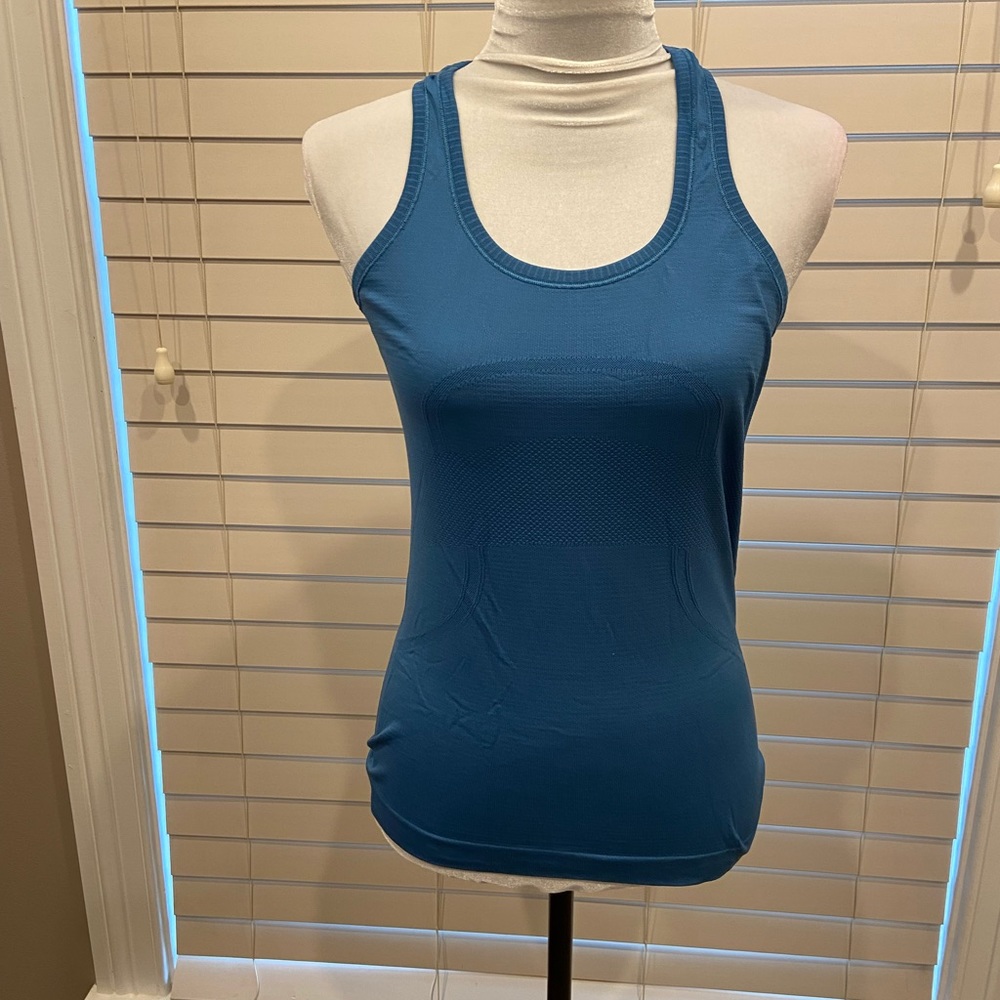 Lululemon Swiftly Tech Racer Back Tank. Blue. Size 6.